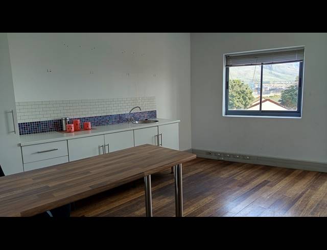 220M² OFFICE TO LET IN NDABENI